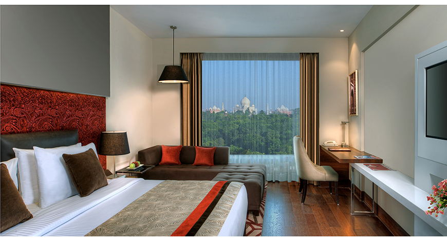 Pike's Waterfront Lodge Image