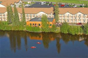 Pike's Waterfront Lodge Image